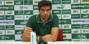 O Palmeiras celebra após marcar um gol contra o Internacional. — Foto: Reproduçã