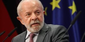 Foto: O presidente brasileiro Luiz Inácio Lula da Silva fala durante uma entrevi