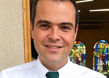 1790774663_duas-pessoas-3006745890202609300951.png
