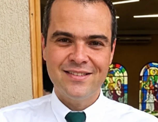 1790774663_duas-pessoas-3006745890202609300951.png