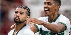 Ronier comemora gol da vitória no Athletiba — Foto: Reprodução/Instagram Coritib