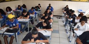 2759175405-alunos-enem-aula-sala-de-aula-1