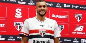 Apresentação do zagueiro Dória — Foto: Rubens Chiri / São Paulo FCNoticiário pol