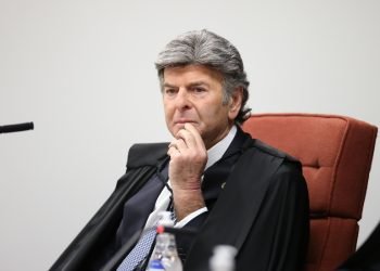498906-fux-ameaca-plano-de-moraes-em-julgamento-de-bolsonaro