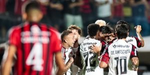 Xô, zica: Rossi pega pênalti, e Flamengo vence 1ª no Brasileirão — Foto: Divulga