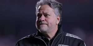 Reprodução — Foto: ReproduçãoCasares sofre impeachment e deixa a presidência do