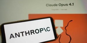 69a2084b561efa85d7126213_VigilaCC82ncia20em20massa20e20armas20de20IA20fazem20empresa20desafiar20os20EUA2020420x270