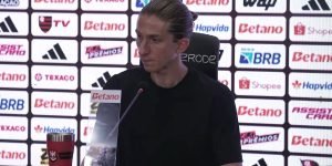 Filipe Luís fala sobre o desempenho do time no Barradão após vitória sobre o Vit