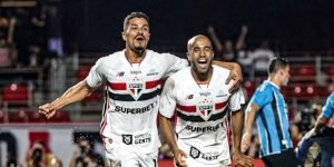 Foto: Paulo Pinto/São PauloLucas Moura comemora gol marcado contra o Grêmio