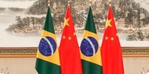 Bandeiras-do-Brasil-e-da-China-300x192-1