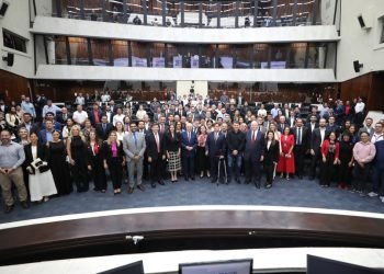 Evento ocorreu na noite desta quinta-feira (23), no Plenário da Assembleia Legis