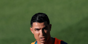 Cristiano Ronaldo durante treinamento de Portugal — Foto: Cristiano Ronaldo dura