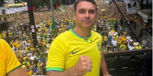 Flavio-Bolsonaro-colete-a-prova-de-balas-1