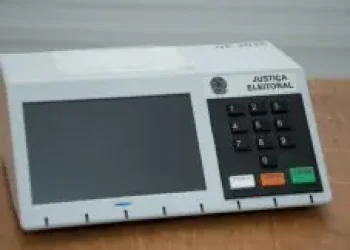 Foto-da-urna-eletronica-em-alusao-a-materia-que-informa-sobre-300x162.jpg