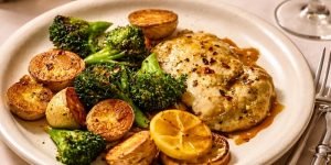 Frango-ao-Limao-e-Pimenta-na-Assadeira-com-Brocolis-e-Batatas.jpg