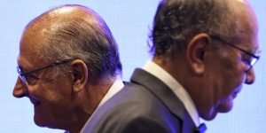 Brasília (DF), 25/02/2025 - O vice-presidente da República e ministro do Desenvolvimento, Indústria, Comércio e Serviços (MDIC), Geraldo Alckmin, e o ministro do STF, Gilmar Mendes, durante palestra no evento IDP Summit, no Instituto Brasileiro de En