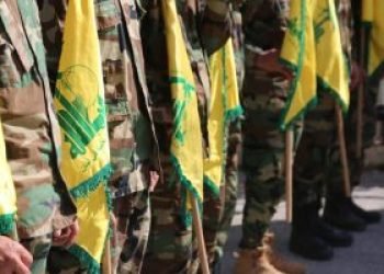 Integrantes-do-Hezbollah-no-Libano-com-a-bandeira-do-grupo-terrorista-300x200-1