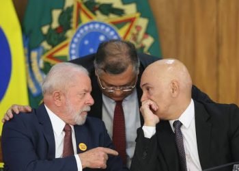LULA-MORAES-DINO