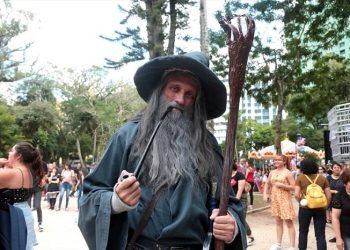 Manoel-Lucas-Javorousk-vestido-de-Gandalf.jpg