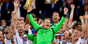 O goleiro Manuel Neuer foi convocado aos 40 anos para defender a seleção Alemã e