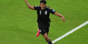 Luis Romo marca e garante a vitória e a classificação do México para o mata-mata