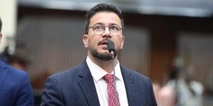 Foto: Deputado Arilson Chiorato (PT), líder da Oposição na Casa.