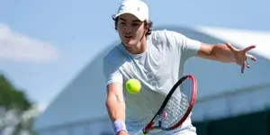 O-tenista-brasileiro-Joao-Fonseca-em-Wimbledon-300x212.jpg