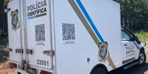 Mulher é encontrada seminua em terreno baldio — Foto: (Foto: PC-PR)