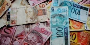 SNs8zB77-dinheiro-2-1