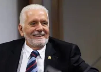 Senador-Jaques-Wagner-PT-BA-lider-do-governo-Lula-na-Casa-Legislativa-300x200.jpg