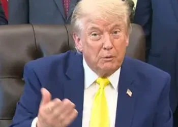 Trump-EUA-300x252.jpeg