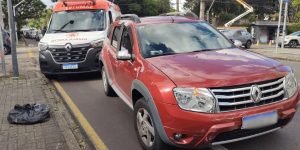 Motociclista ferido em acidente em Curitiba — Foto: Cristiano Vaz/ Banda B