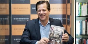 Acir Filló lança o livro O Coveiro de São Paulo: Eu Matei Mais de Mil Pessoas. —