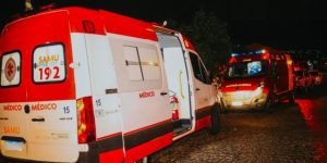 Foto: A adolescente que foi agredida pelo irmão foi atendida pelo Samu (Foto: Re