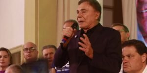 alvaro-dias-desiste-candidatura-senado