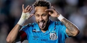 Recuperado, Neymar aparece curtindo o Carnaval: "Gosto mesmo" — Foto: Léo Piva /