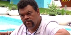 Foto: 1 de 1 Babu é detonado após atitude egoísta no BBB 26 - Foto: Reprodução/B