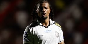 berto-operario-racismo-vila-nova-serie-b