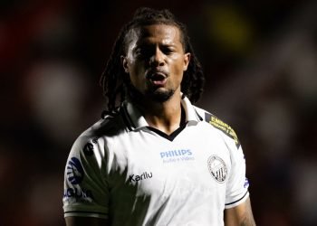 berto-operario-racismo-vila-nova-serie-b