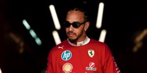 Foto: Reprodução/FerrariLewis Hamilton viveu temporada de pesadelos em 2025