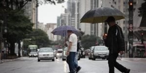 chuvas-avenida-paulista-sao-paulo-guarda-chuva-300x190-1