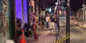 Letícia e Rodrigo tinham uma filha ainda bebê. Foto mostra o casal em momento pe