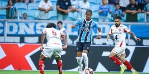 Tetê fez boa estreia pelo Grêmio — Foto: Lucas Uebel/Grêmio FBPATetê fez boa est