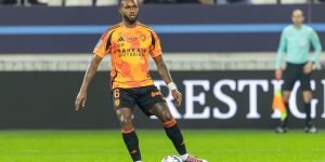 Ex-Flamengo brilhou em vitória histórica do Paris FC sobre PSG — Foto: Foto: Par