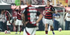Foto: Gilvan de Souza / FlamengoFlamengo volta a entrar em campo com jovens pelo