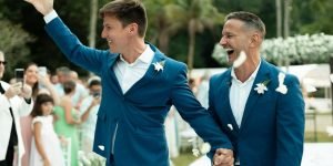 Felipe Suhre e Erick Andrade durante a cerimônia de casamento. — Foto: 1 de 1 Fe