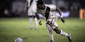 Jogo entre Vasco e Volta Redonda — Foto: Matheus Lima/VascoAndrés Gómez em ação