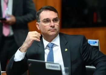 flavio-ag-senado-terno