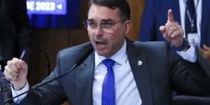 Brasília (DF) 19/11/2024 Senador, Flávio Bolsonaro, na comissão de segurança do Senado. Senador falou que pensar em Matar não é crime" Foto Lula Marques/ Agência Brasil