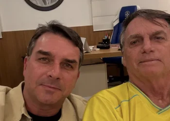 flavio-jair-bolsonaro-4jul25-848x477-1